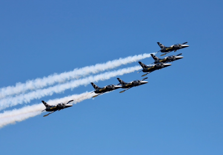 Inspiring Moments as Fighter Jets Soar : Unveiling Sydney's Spectacular Aerial Display